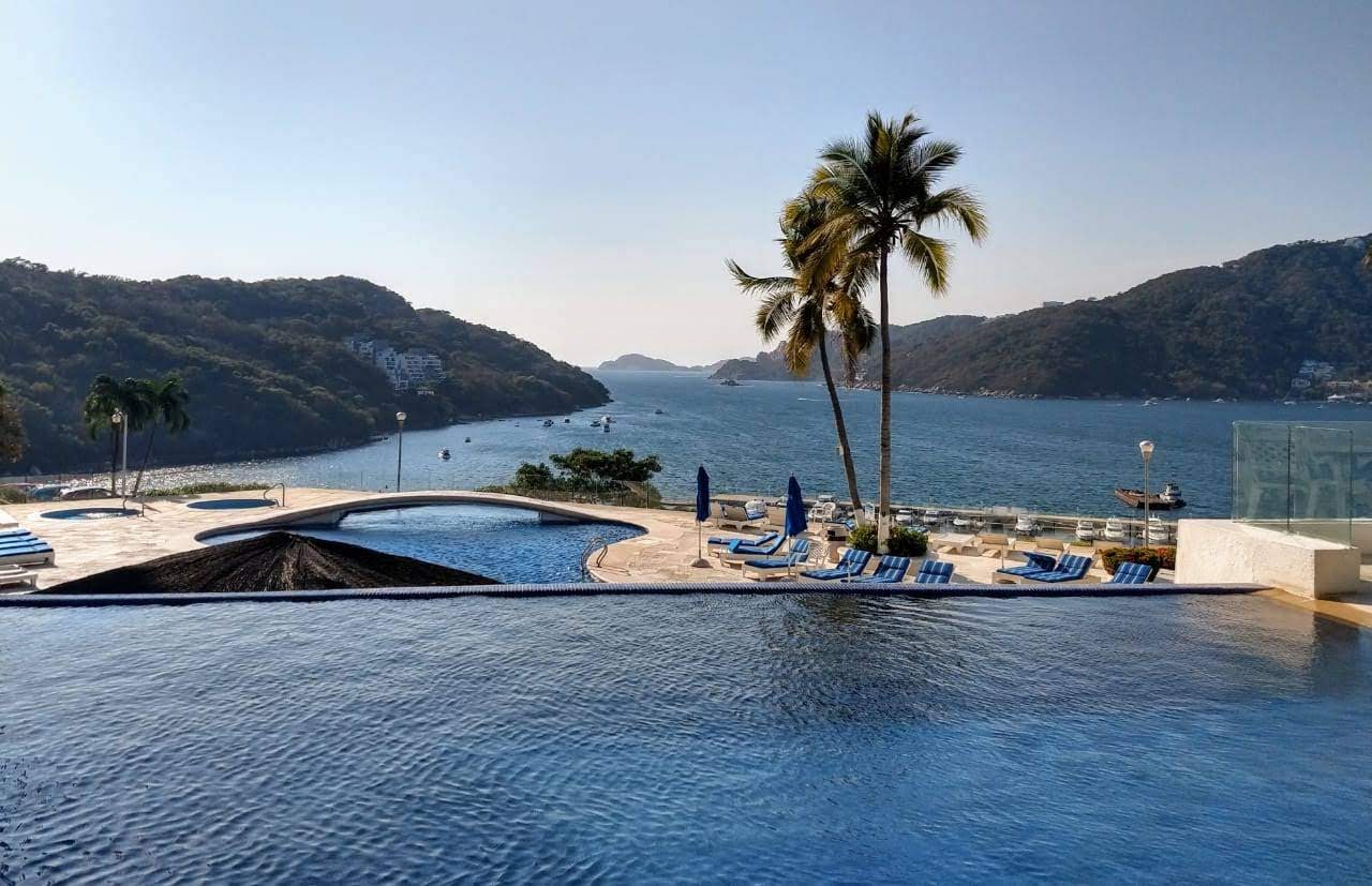 Condominio Torre Blanca en la Bahía de Puerto Marqués, Acapulco